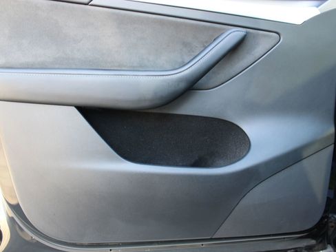 Used 2024 Tesla Model Y 2WD image 12