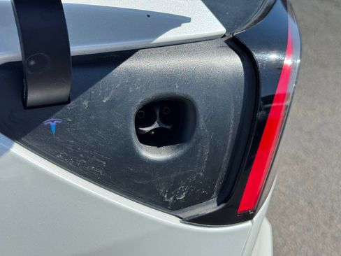 Used 2023 Tesla Model Y Long Range image 10