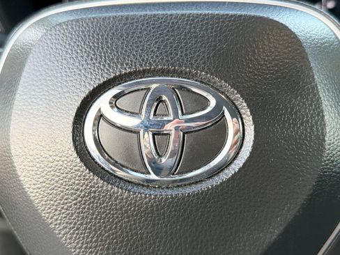 Used 2025 Toyota Corolla Cross XLE FWD image 23