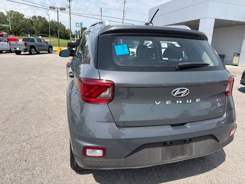 Used 2025 Hyundai Venue SEL FWD image 21