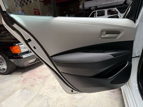 Used 2022 Toyota Corolla LE FWD image 28
