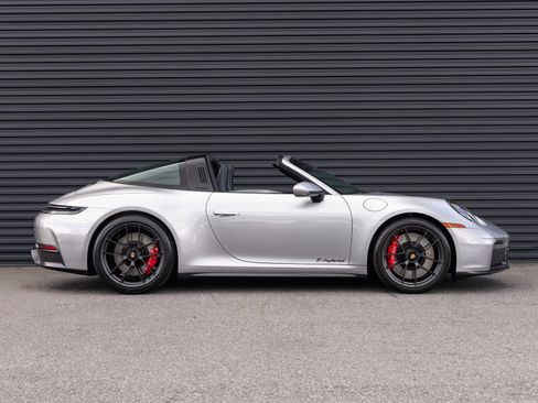 Certified 2025 Porsche 911 Targa 4 GTS AWD/4WD image 9