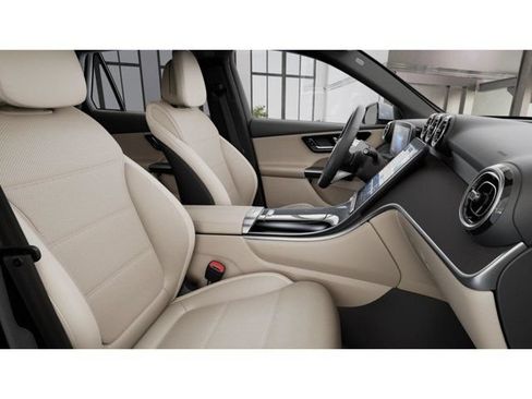 Used 2026 Mercedes-Benz GLC 300 image 4