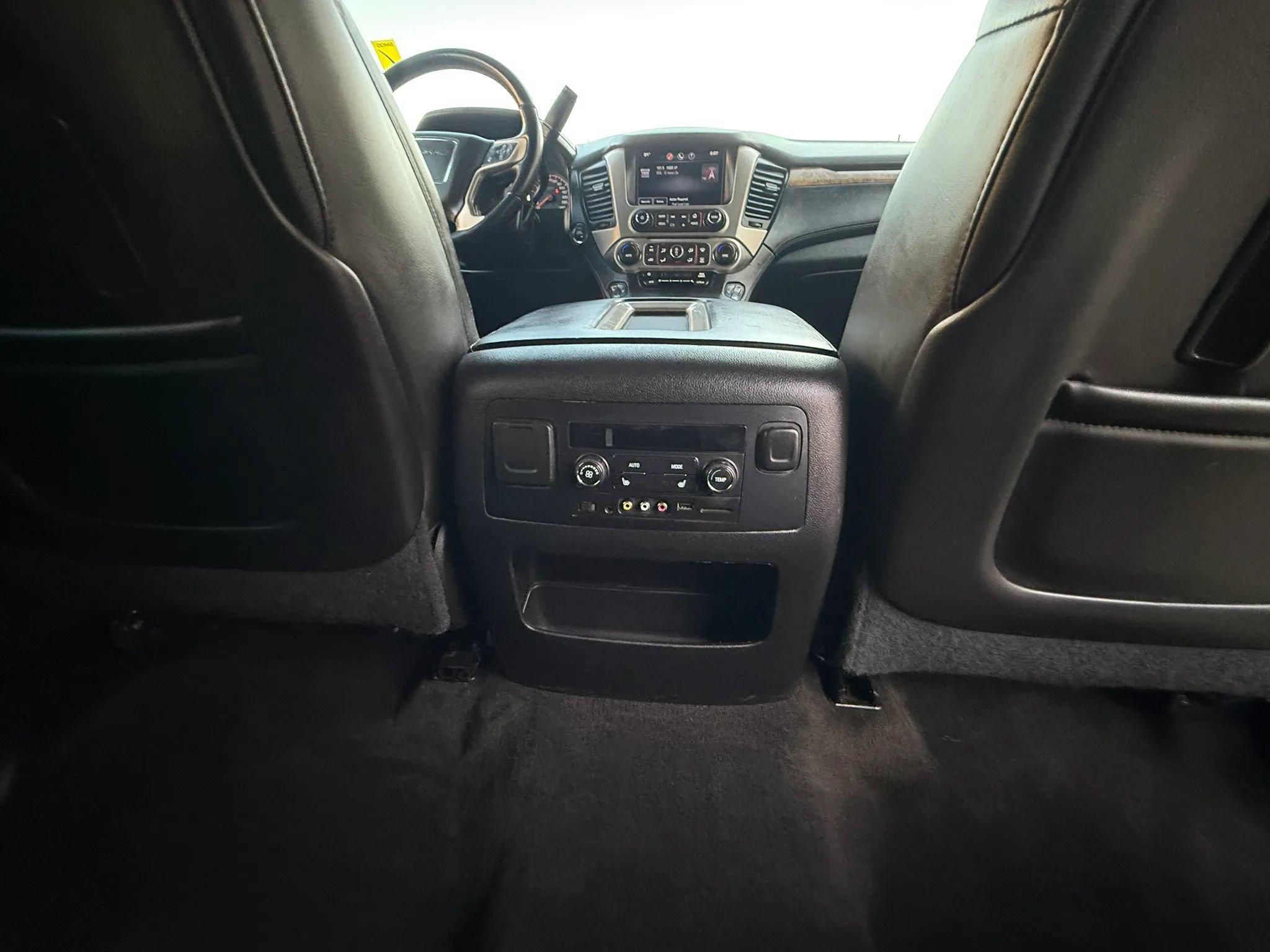 Used 2015 GMC Yukon XL Denali w/ Touring Package AWD/4WD image 29