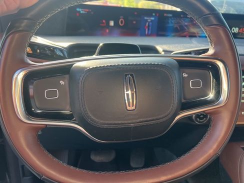 Used 2025 Lincoln Navigator Reserve image 29