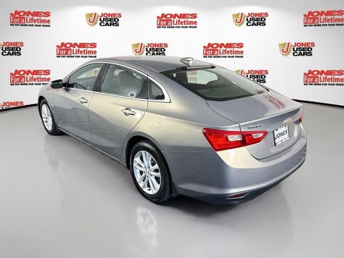 Used 2018 Chevrolet Malibu LT w/ Driver Confidence Package FWD image 2
