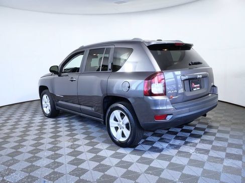 Used 2015 Jeep Compass Latitude AWD/4WD image 4