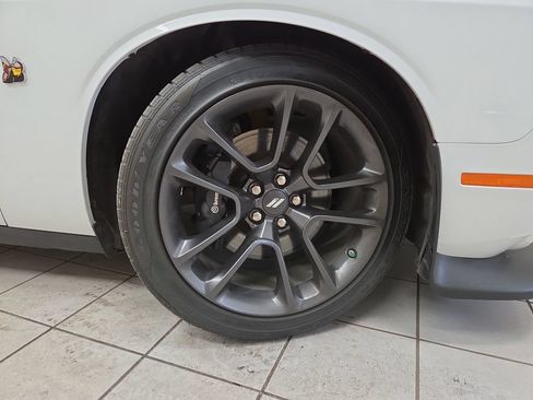 Used 2022 Dodge Challenger R/T Scat Pack w/ Shaker Package RWD image 4