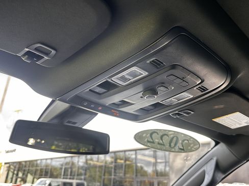 Used 2022 GMC Yukon SLT image 25