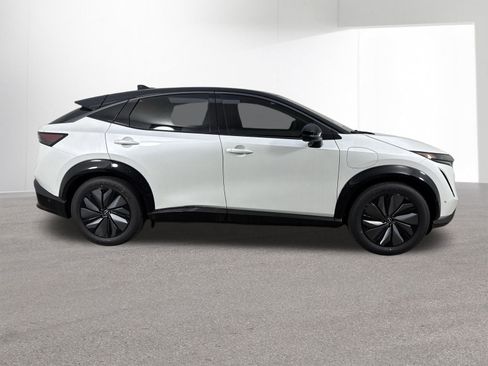 New 2025 Nissan Ariya Platinum image 37