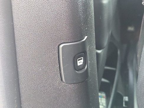 Used 2015 Chrysler Town & Country S FWD image 21