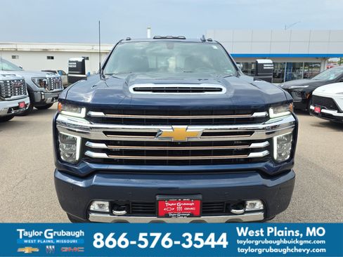 Used 2022 Chevrolet Silverado 2500 High Country AWD/4WD image 3