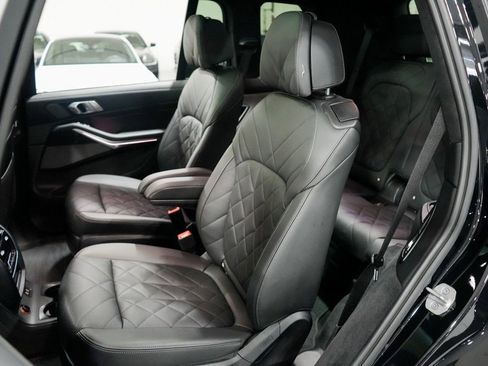 Used 2023 BMW X7 xDrive40i w/ M Sport Package image 18