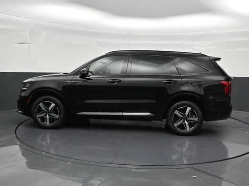 Used 2023 Kia Sorento S w/ Panoramic Sunroof Package FWD image 2