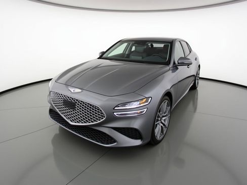 Used 2025 Genesis G70 2.5T image 3