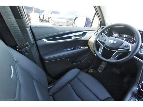 New 2025 Cadillac XT5 Premium Luxury image 8