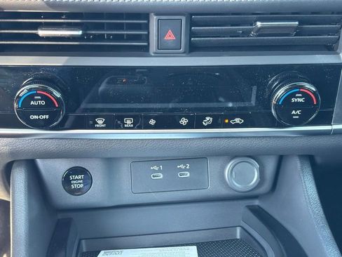 Used 2026 Nissan Rogue SV FWD image 17