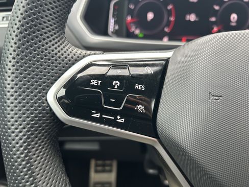 Certified 2024 Volkswagen Tiguan SEL R-Line image 19