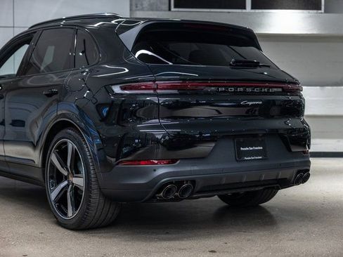 New 2026 Porsche Cayenne E-Hybrid AWD/4WD image 24