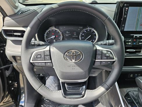 Used 2022 Toyota Highlander Platinum image 21