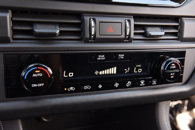 Used 2024 Nissan Pathfinder S AWD/4WD image 15