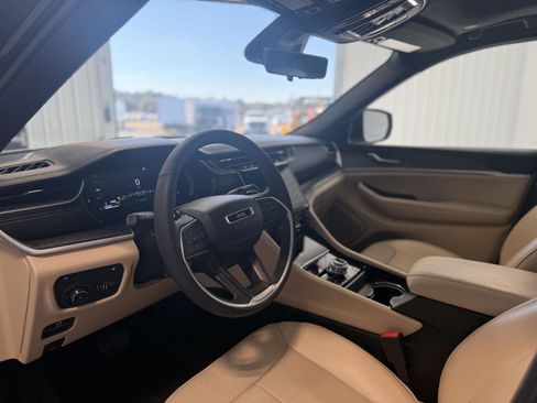 Used 2024 Jeep Grand Cherokee Limited 4xe w/ Luxury Tech Group II image 12