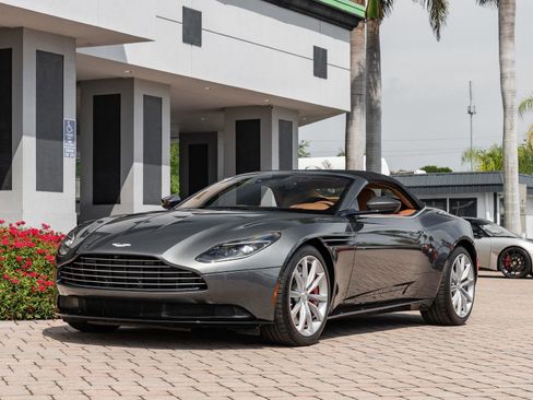 Used 2019 Aston Martin DB11 Volante image 33