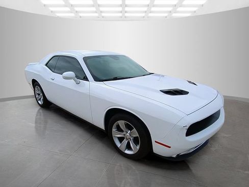 Used 2018 Dodge Challenger SXT RWD image 2