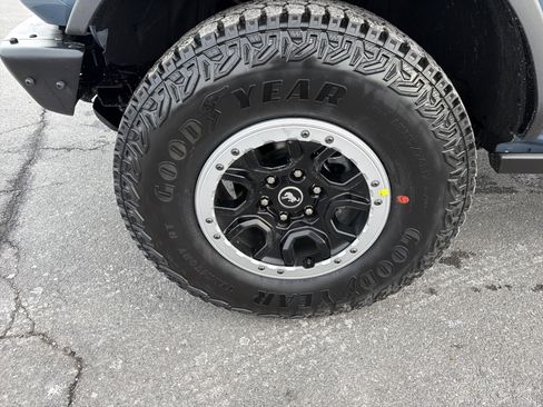 New 2025 Ford Bronco Badlands image 11