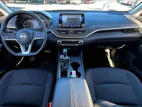 Used 2025 Nissan Altima 2.5 SV image 16