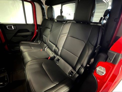 New 2025 Jeep Gladiator Sport image 26