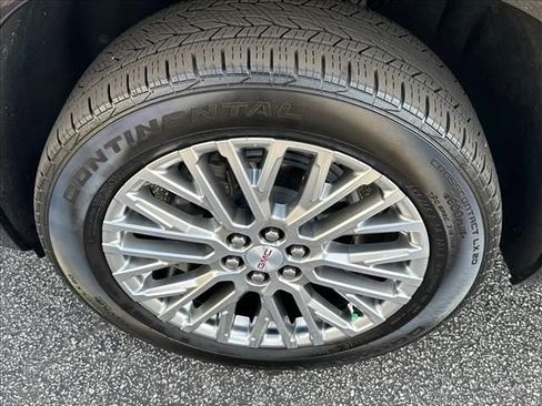 Certified 2025 GMC Acadia Denali w/ Super Cruise Package FWD image 38