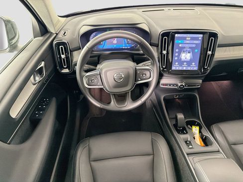 Certified 2025 Volvo XC40 B5 Core image 22