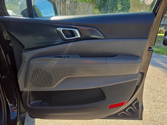 Used 2025 Kia Carnival FWD image 28