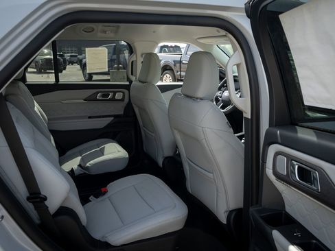 New 2026 Ford Explorer Platinum image 36