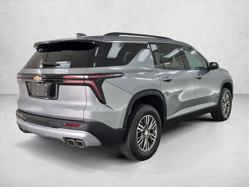 Used 2024 Chevrolet Traverse LT FWD image 5