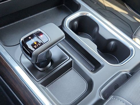 Used 2023 GMC Sierra 1500 SLT image 17