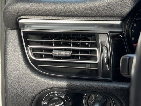 Used 2019 Porsche Macan image 28