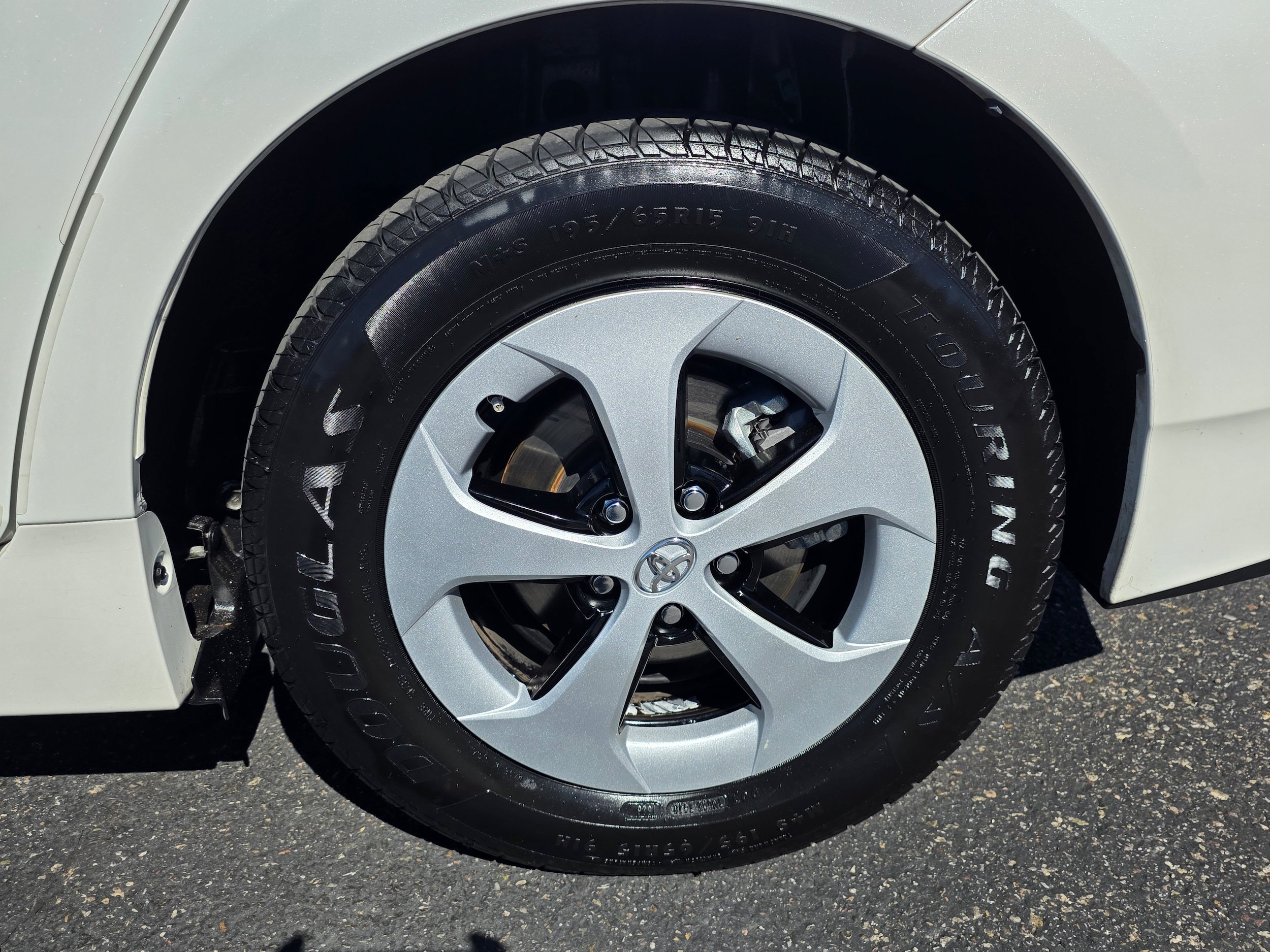 Used 2014 Toyota Prius Three w/ Preferred Accessory Package FWD image 11