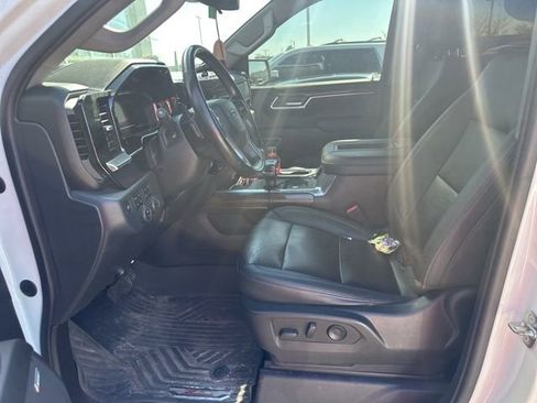 Used 2022 Chevrolet Silverado 1500 LT Trail Boss w/ LT Trail Boss Premium Package AWD/4WD image 5
