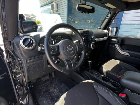 Used 2013 Jeep Wrangler Rubicon w/ Dual Top Group AWD/4WD image 16