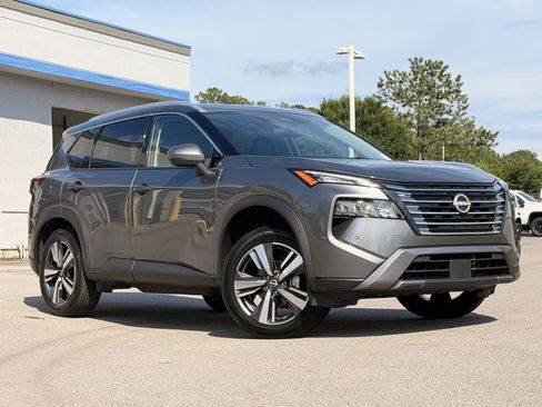 Used 2026 Nissan Rogue SL FWD image 2