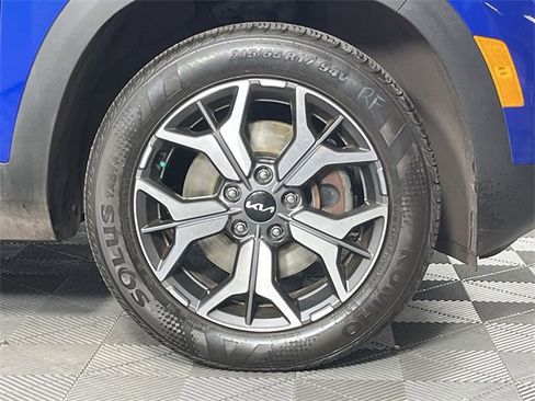 Certified 2022 Kia Seltos EX image 10