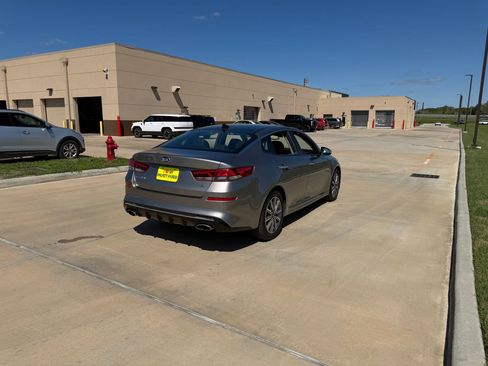 Used 2019 Kia Optima EX w/ EX Premium Package image 8