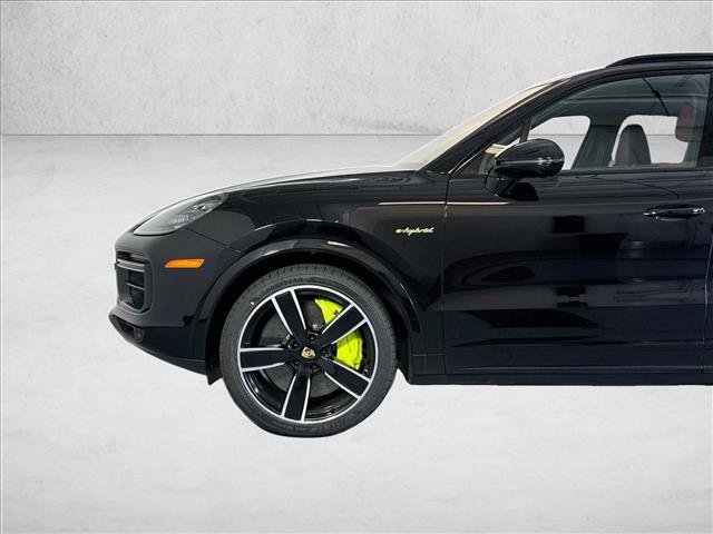 Certified 2023 Porsche Cayenne Turbo S AWD/4WD image 27