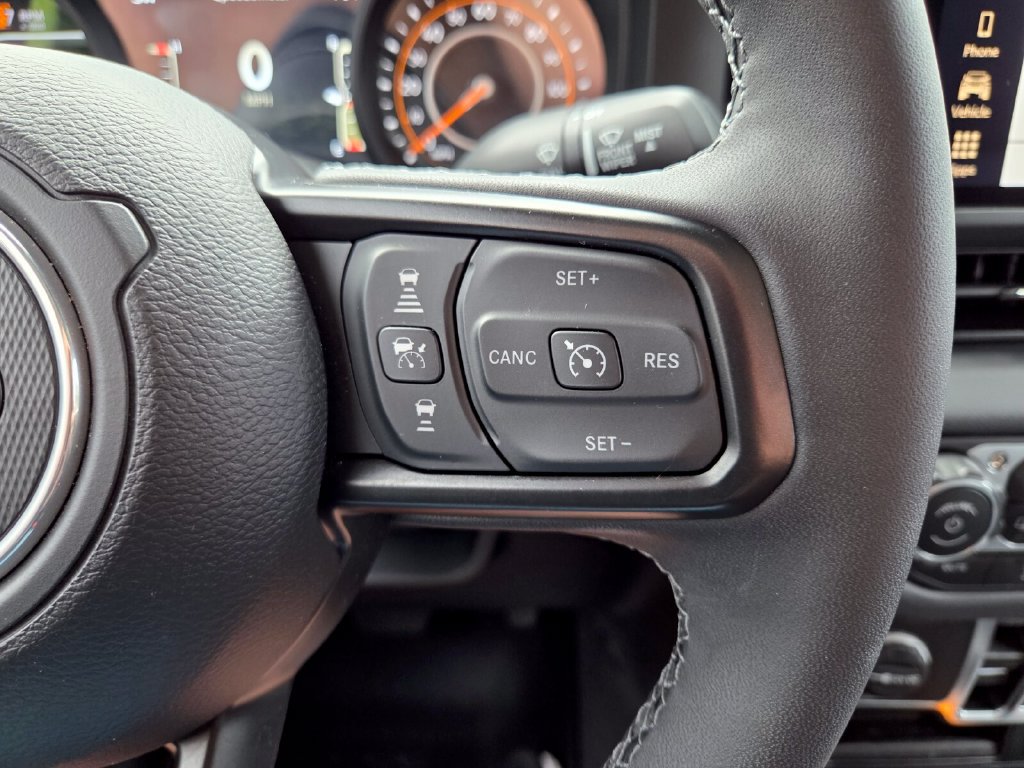 Certified 2025 Jeep Gladiator Sport AWD/4WD image 32