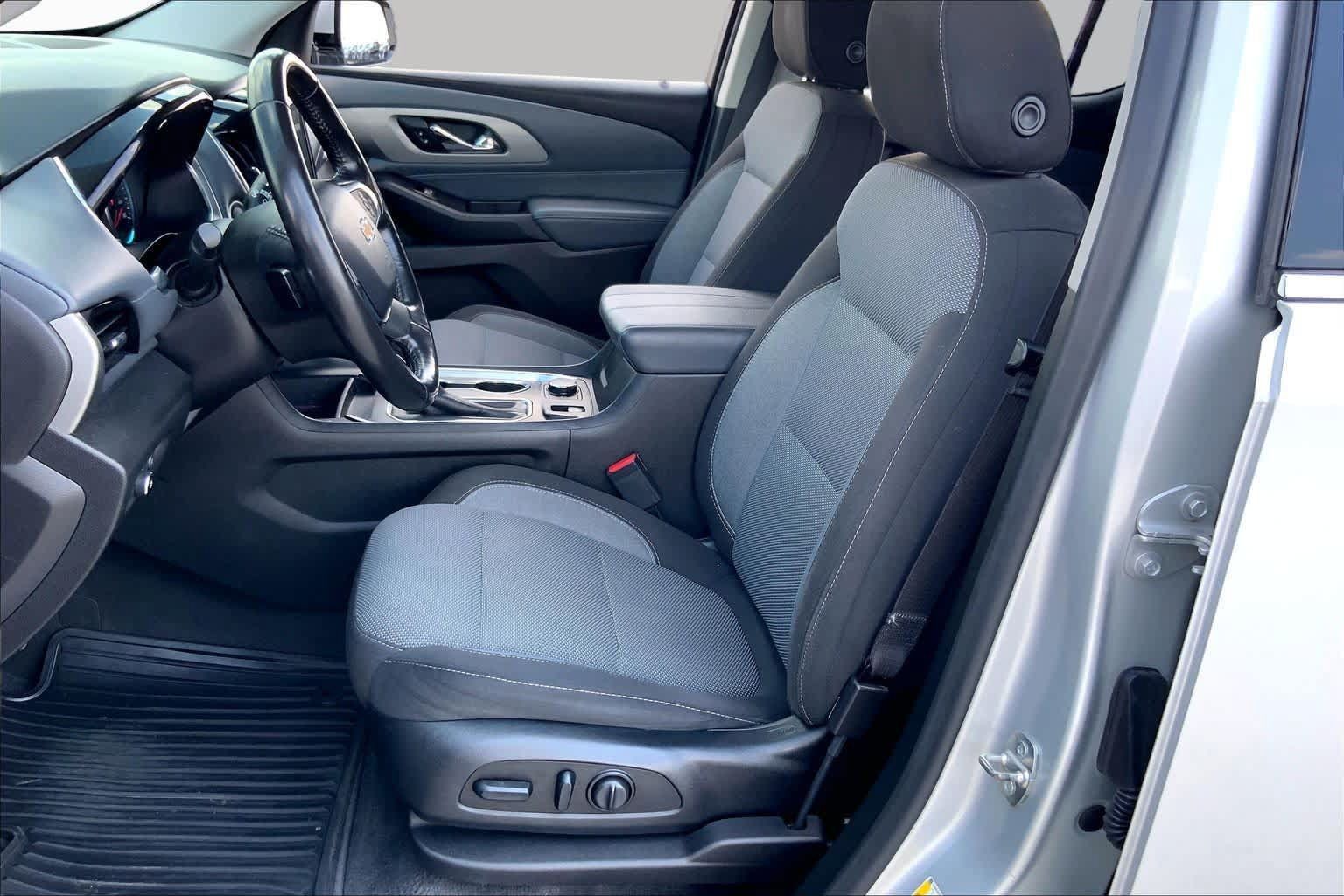 Used 2019 Chevrolet Traverse LT FWD image 8
