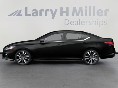 Used 2020 Nissan Altima 2.5 SR w/ Premium Package FWD image 3
