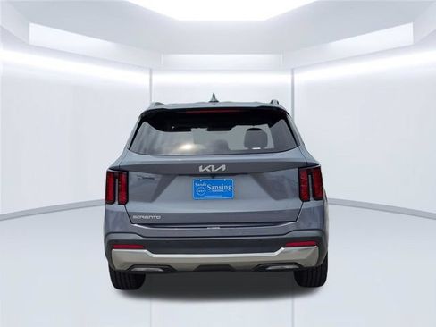 Used 2024 Kia Sorento S FWD image 5