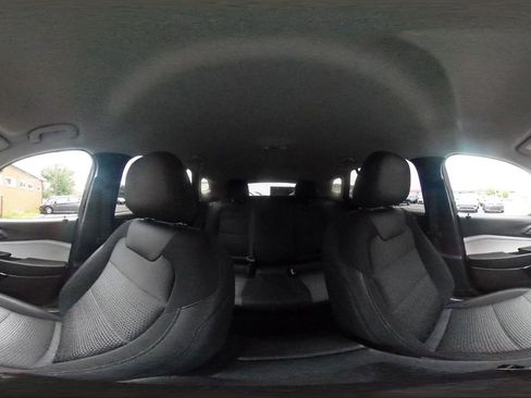 Used 2025 Chevrolet Trax LT w/ LT Convenience Package FWD image 40